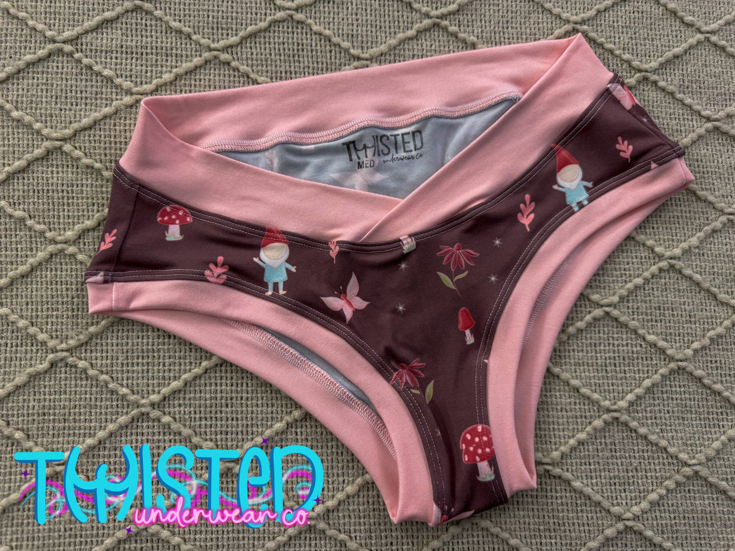 GNOMES - MED • CROSS • BOOTY