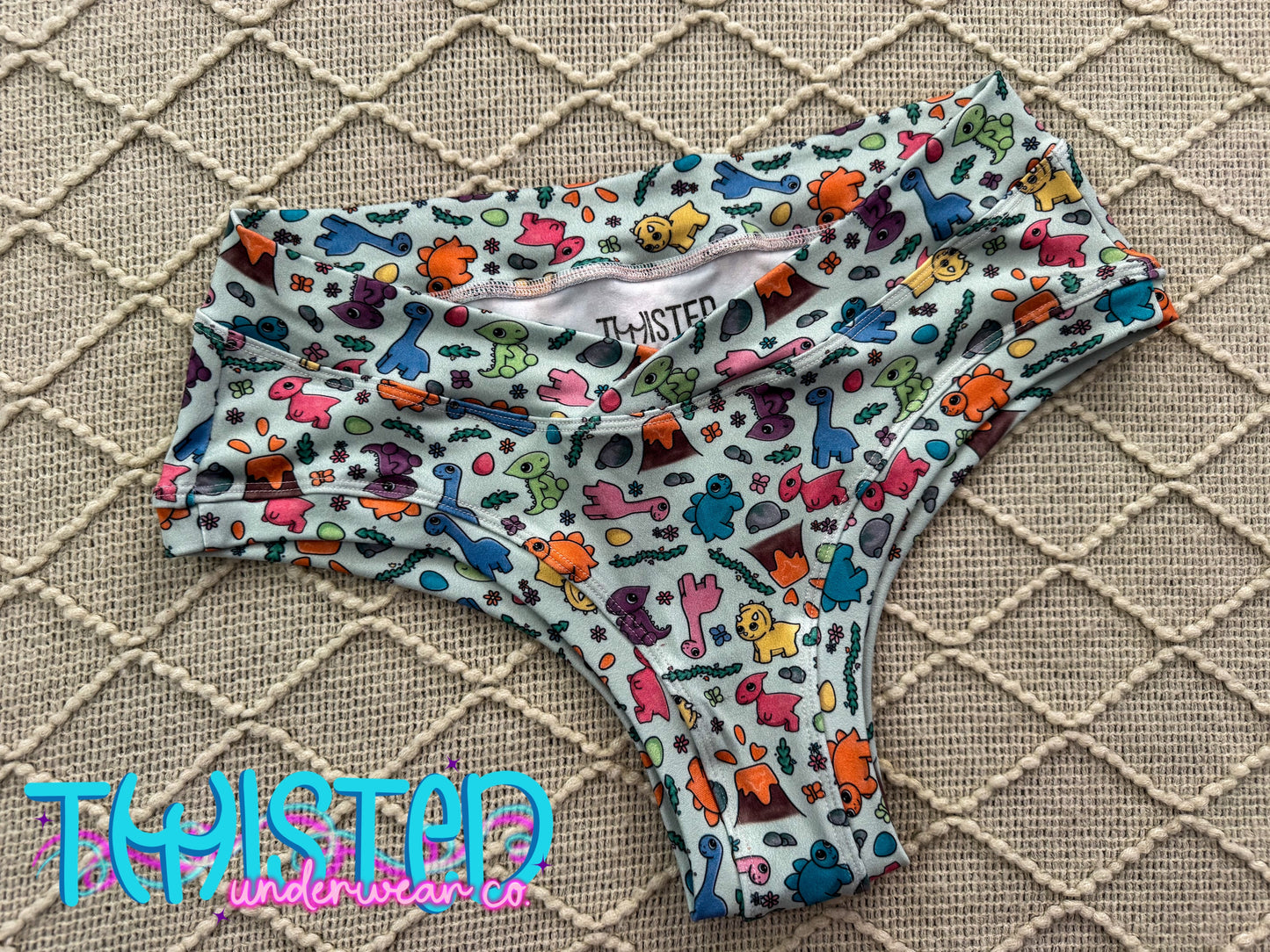 DINO: LARGE • CROSS • SUPER BOOTY